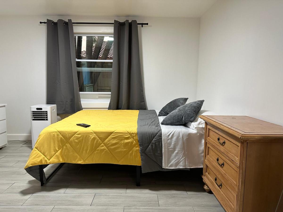 Serene Full Bed With 50 Inch Smart Tv, Netflix, Airplay, Mini-Fridge, And 500 Mbps Wifi Near Fiu, Dolphin Mall, Airport 마이애미 외부 사진