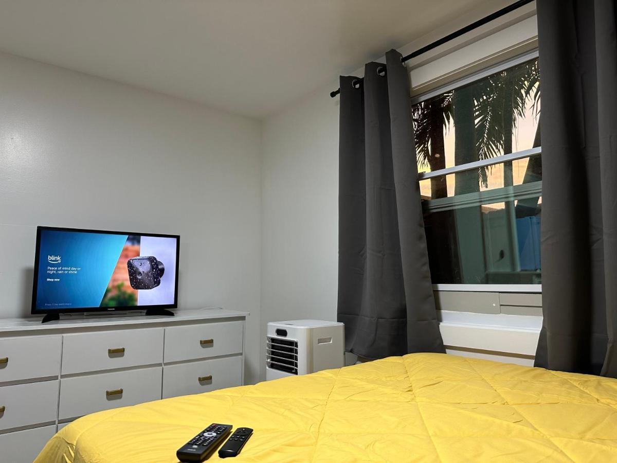 Serene Full Bed With 50 Inch Smart Tv, Netflix, Airplay, Mini-Fridge, And 500 Mbps Wifi Near Fiu, Dolphin Mall, Airport 마이애미 외부 사진